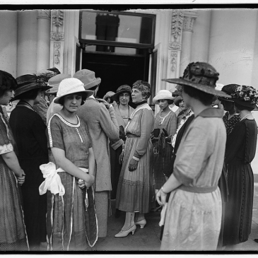 Phi Mu members with Mrs. Florence Harding