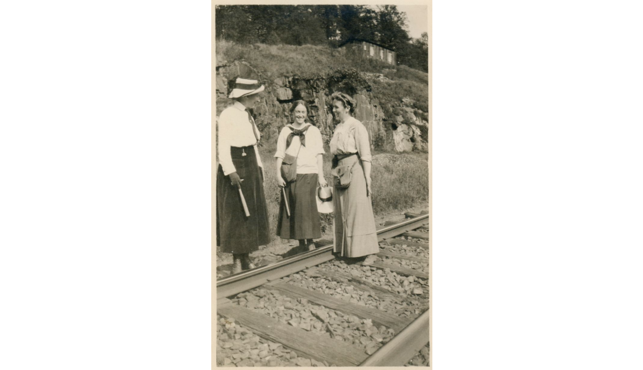 Florence Bascom (left) and students on field excursion 