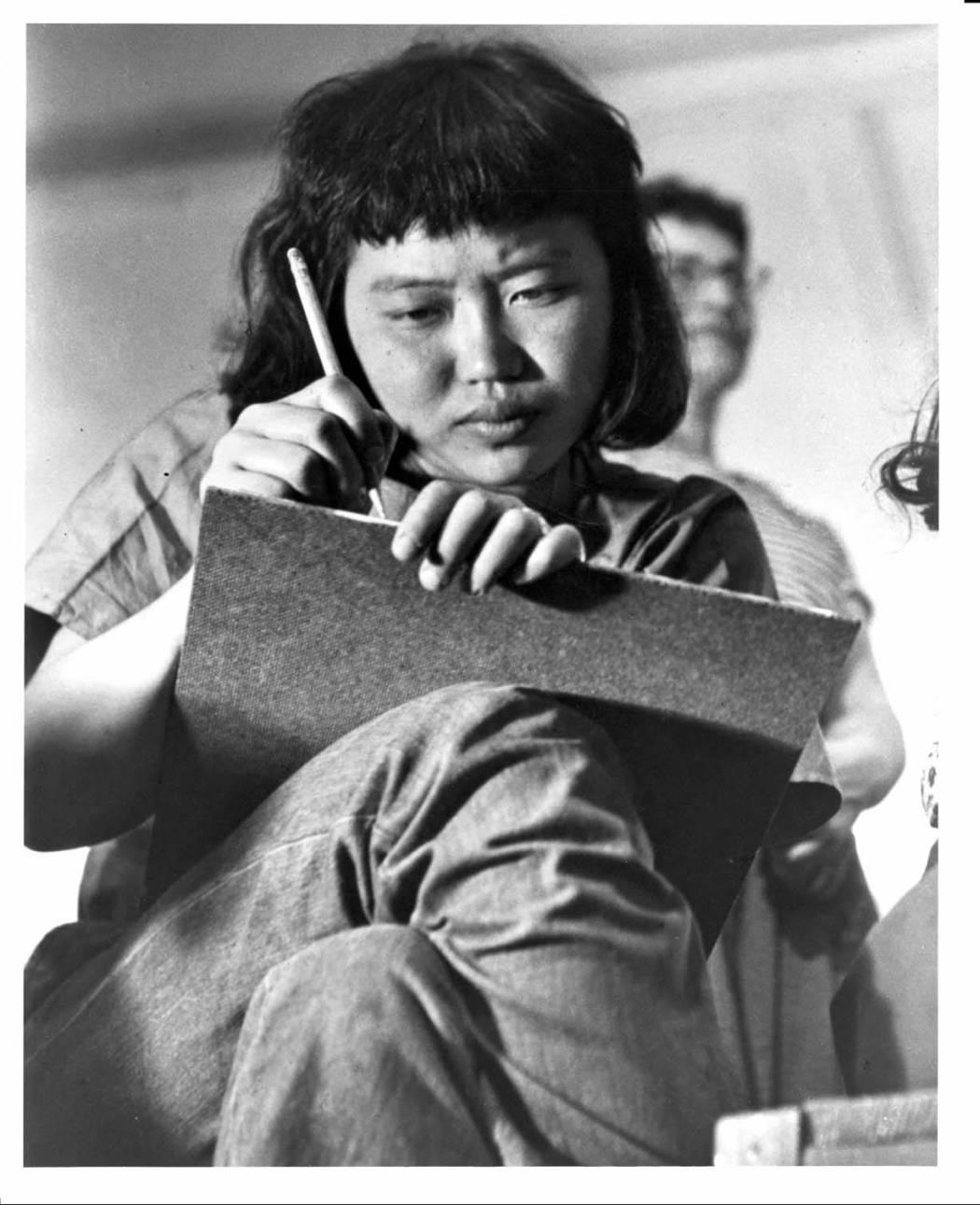 Ruth Asawa in art class at Black Mountain College